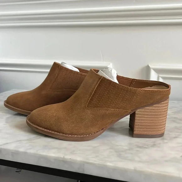 aqua college Shoes - NWT Camel suede booties size 7.5